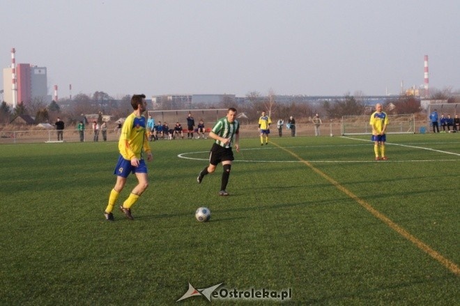 Liga Okręgowa: Korona Ostrołęka - Tęcza Ojrzeń [17.03.2012]   - zdjęcie #24 - eOstroleka.pl