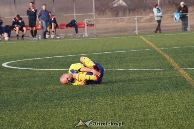 Liga Okręgowa: Korona Ostrołęka - Tęcza Ojrzeń [17.03.2012]   - zdjęcie #17 - eOstroleka.pl