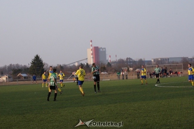 Liga Okręgowa: Korona Ostrołęka - Tęcza Ojrzeń [17.03.2012]   - zdjęcie #15 - eOstroleka.pl