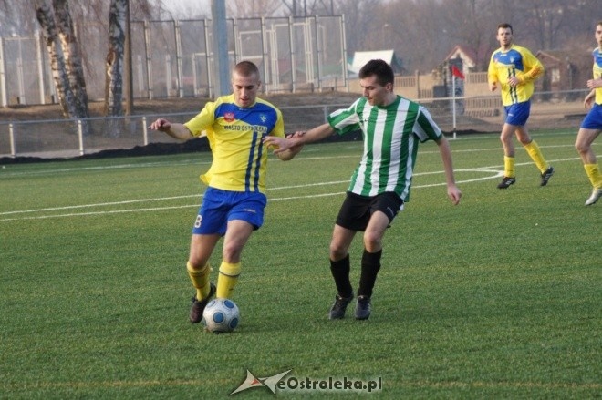 Liga Okręgowa: Korona Ostrołęka - Tęcza Ojrzeń [17.03.2012]   - zdjęcie #13 - eOstroleka.pl