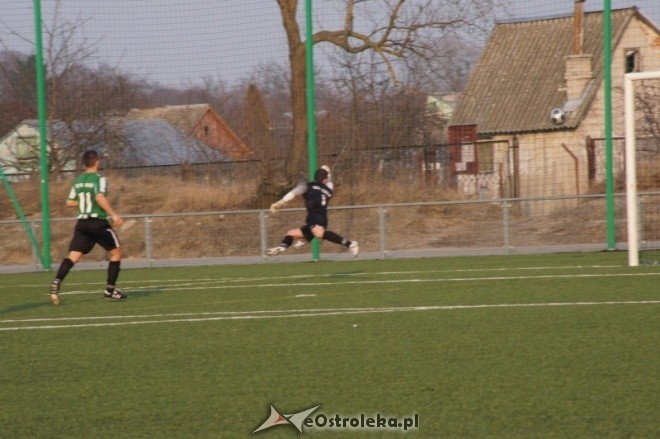 Liga Okręgowa: Korona Ostrołęka - Tęcza Ojrzeń [17.03.2012]   - zdjęcie #12 - eOstroleka.pl
