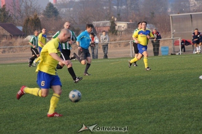 Liga Okręgowa: Korona Ostrołęka - Tęcza Ojrzeń [17.03.2012]   - zdjęcie #11 - eOstroleka.pl