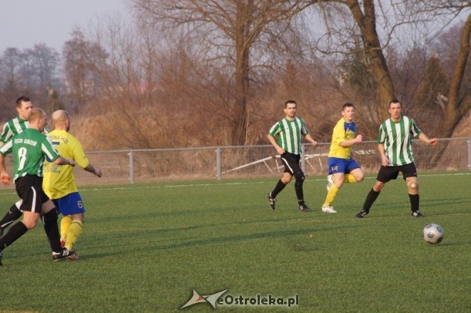 Liga Okręgowa: Korona Ostrołęka - Tęcza Ojrzeń [17.03.2012]   - zdjęcie #10 - eOstroleka.pl