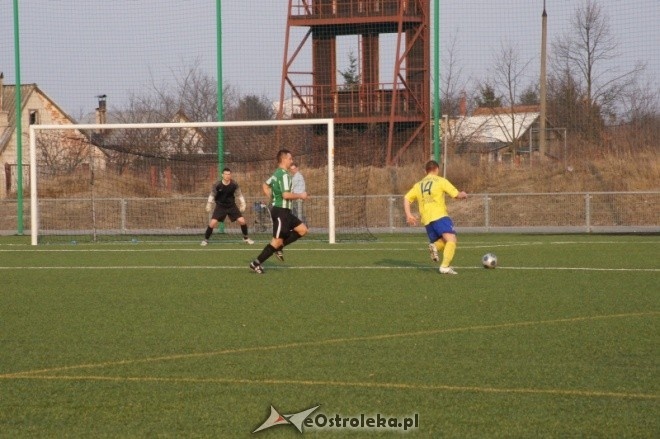 Liga Okręgowa: Korona Ostrołęka - Tęcza Ojrzeń [17.03.2012]   - zdjęcie #9 - eOstroleka.pl