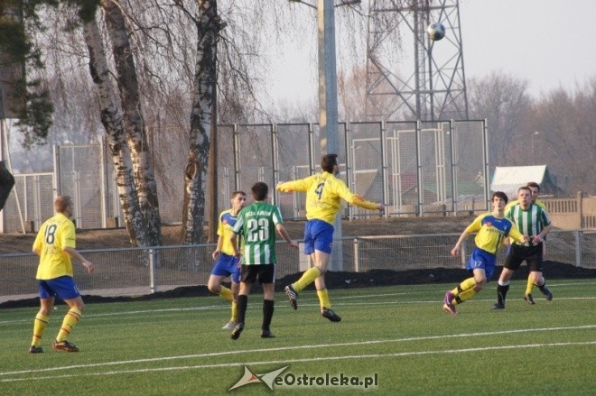 Liga Okręgowa: Korona Ostrołęka - Tęcza Ojrzeń [17.03.2012]   - zdjęcie #8 - eOstroleka.pl