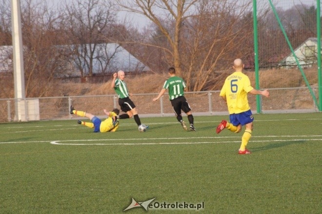 Liga Okręgowa: Korona Ostrołęka - Tęcza Ojrzeń [17.03.2012]   - zdjęcie #7 - eOstroleka.pl