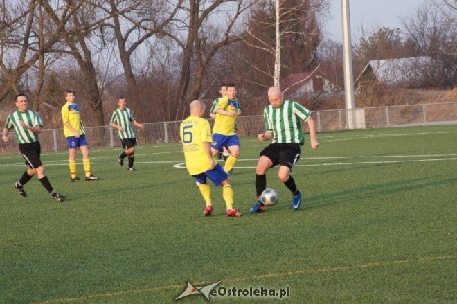 Liga Okręgowa: Korona Ostrołęka - Tęcza Ojrzeń [17.03.2012]   - zdjęcie #4 - eOstroleka.pl