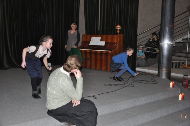 Ostrołęcki Szczep Drużyn Specjalnościowych Szaniec otrzymał imię Szarych Szeregów [17.III.2012] - zdjęcie #2 - eOstroleka.pl