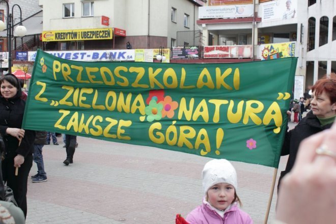 Przedszkolaki z Ostrołęki przywitały wiosnę [21.03.2012] - zdjęcie #4 - eOstroleka.pl