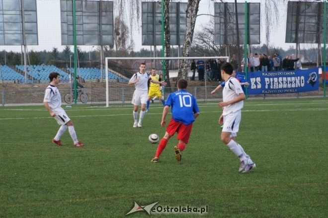 III Liga: Narew Ostrołęka - KS Piaseczno 0:2 [24.03.2012] - zdjęcie #26 - eOstroleka.pl
