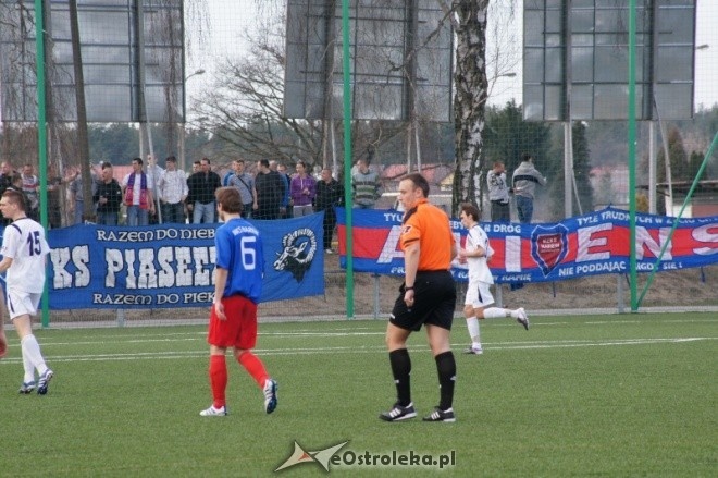 III Liga: Narew Ostrołęka - KS Piaseczno 0:2 [24.03.2012] - zdjęcie #24 - eOstroleka.pl
