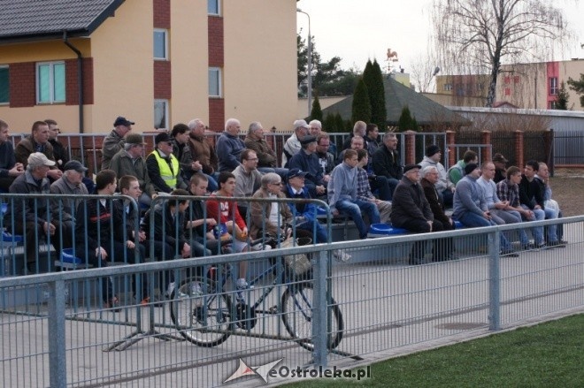 III Liga: Narew Ostrołęka - KS Piaseczno 0:2 [24.03.2012] - zdjęcie #21 - eOstroleka.pl