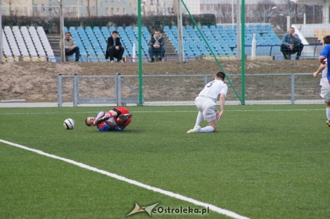 III Liga: Narew Ostrołęka - KS Piaseczno 0:2 [24.03.2012] - zdjęcie #8 - eOstroleka.pl
