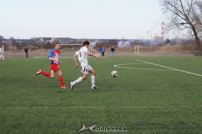 III Liga: Narew Ostrołęka - KS Piaseczno 0:2 [24.03.2012] - zdjęcie #14 - eOstroleka.pl