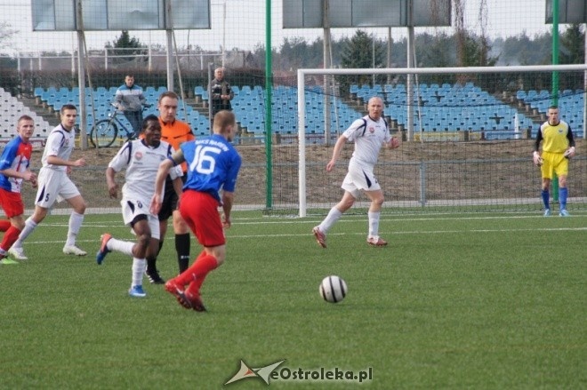 III Liga: Narew Ostrołęka - KS Piaseczno 0:2 [24.03.2012] - zdjęcie #10 - eOstroleka.pl