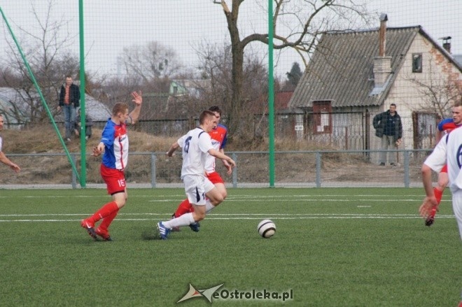 III Liga: Narew Ostrołęka - KS Piaseczno 0:2 [24.03.2012] - zdjęcie #4 - eOstroleka.pl