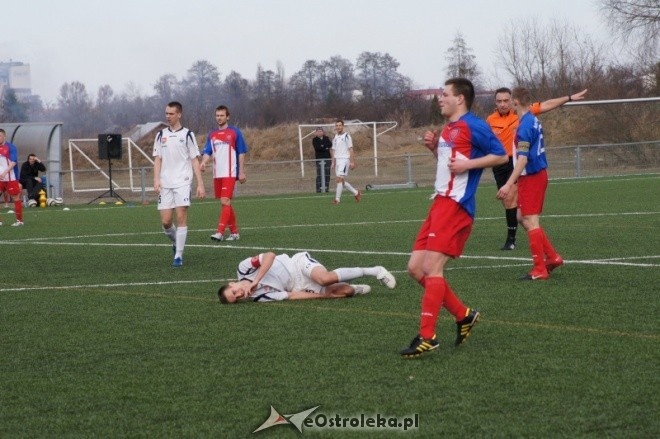 III Liga: Narew Ostrołęka - KS Piaseczno 0:2 [24.03.2012] - zdjęcie #3 - eOstroleka.pl