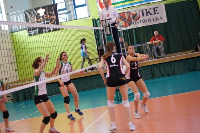 II liga: Nike Ostrołęka - Budowlani Toruń 0:3 [24.03.2012] - zdjęcie #1 - eOstroleka.pl