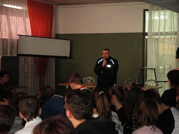Spotkanie profilaktyczne dla uczniów Gimnazjum nr 1 [27.III.2012] - zdjęcie #9 - eOstroleka.pl