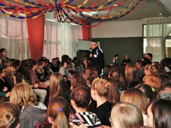 Spotkanie profilaktyczne dla uczniów Gimnazjum nr 1 [27.III.2012] - zdjęcie #4 - eOstroleka.pl