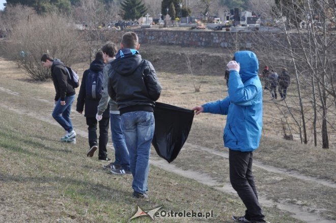 Rozpoczęła się akcja sprzątania miasta: Uczniowie sprzątają Ostrołękę [28.III.2012] - zdjęcie #1 - eOstroleka.pl
