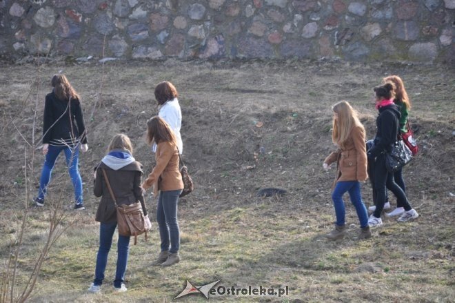 Rozpoczęła się akcja sprzątania miasta: Uczniowie sprzątają Ostrołękę [28.III.2012] - zdjęcie #24 - eOstroleka.pl