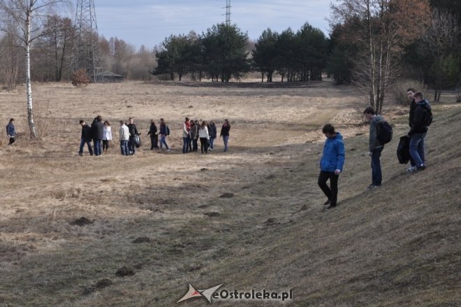 Rozpoczęła się akcja sprzątania miasta: Uczniowie sprzątają Ostrołękę [28.III.2012] - zdjęcie #11 - eOstroleka.pl