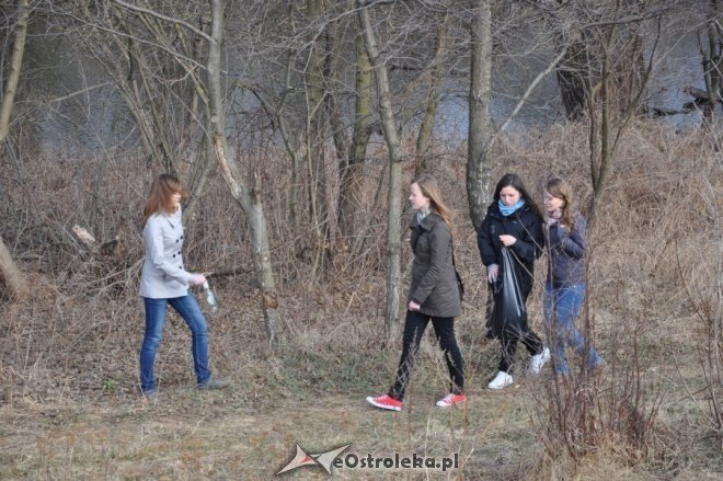 Rozpoczęła się akcja sprzątania miasta: Uczniowie sprzątają Ostrołękę [28.III.2012] - zdjęcie #25 - eOstroleka.pl