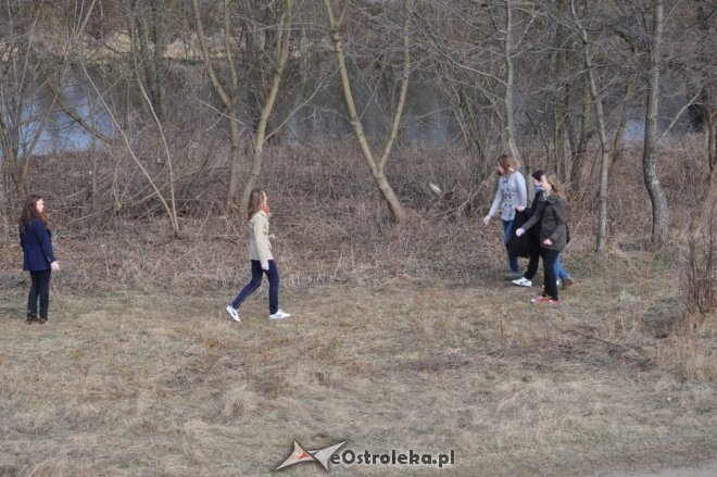 Rozpoczęła się akcja sprzątania miasta: Uczniowie sprzątają Ostrołękę [28.III.2012] - zdjęcie #4 - eOstroleka.pl