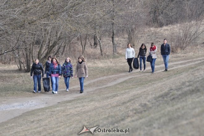 Rozpoczęła się akcja sprzątania miasta: Uczniowie sprzątają Ostrołękę [28.III.2012] - zdjęcie #2 - eOstroleka.pl