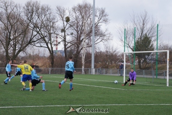 Liga Okręgowa: Korona HiD Ostrołęka - Sona Nowe Miasto 0:1 [31.03.2012] - zdjęcie #6 - eOstroleka.pl
