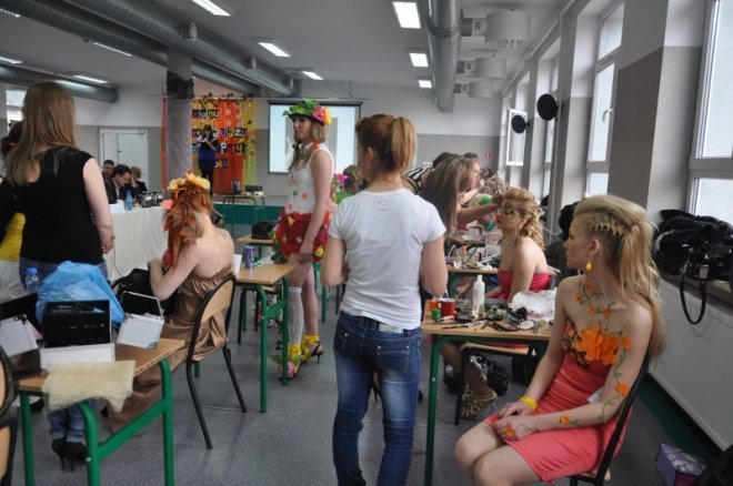 I Szkolny Konkurs Makijażu Cztery pory roku w ZSZ 2 [31.III.2012] - zdjęcie #45 - eOstroleka.pl