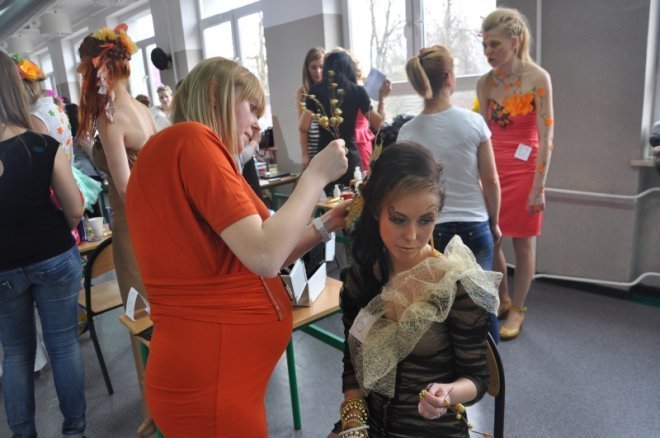 I Szkolny Konkurs Makijażu Cztery pory roku w ZSZ 2 [31.III.2012] - zdjęcie #32 - eOstroleka.pl