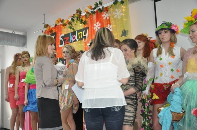 I Szkolny Konkurs Makijażu Cztery pory roku w ZSZ 2 [31.III.2012] - zdjęcie #9 - eOstroleka.pl