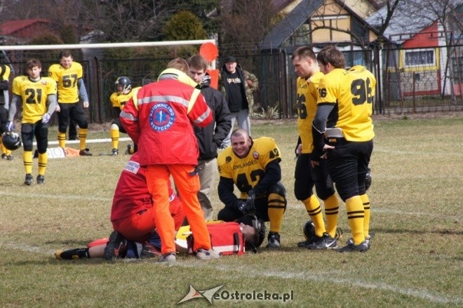 Pokazowy mecz Futbolu Amerykańskiego: Lowlanders Białystok - Lakers Olsztyn [1.04.2012] - zdjęcie #38 - eOstroleka.pl