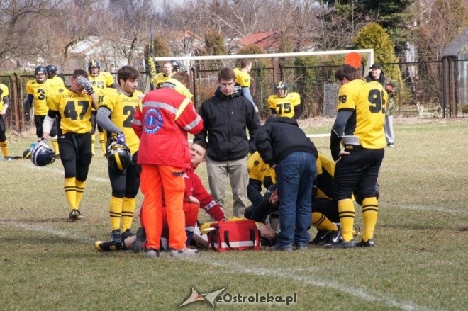 Pokazowy mecz Futbolu Amerykańskiego: Lowlanders Białystok - Lakers Olsztyn [1.04.2012] - zdjęcie #37 - eOstroleka.pl
