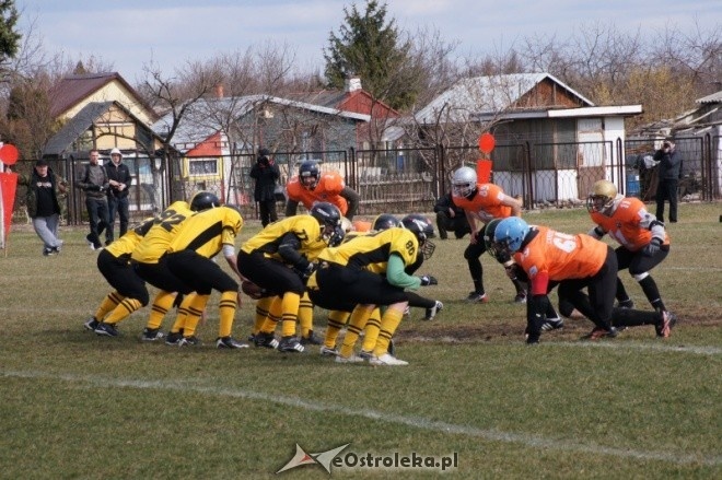 Pokazowy mecz Futbolu Amerykańskiego: Lowlanders Białystok - Lakers Olsztyn [1.04.2012] - zdjęcie #35 - eOstroleka.pl