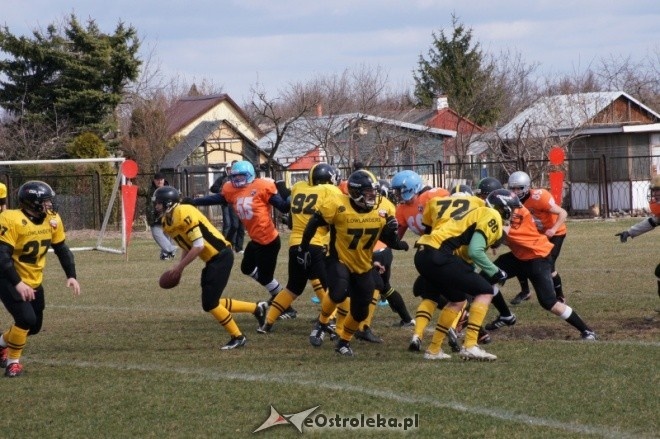 Pokazowy mecz Futbolu Amerykańskiego: Lowlanders Białystok - Lakers Olsztyn [1.04.2012] - zdjęcie #34 - eOstroleka.pl