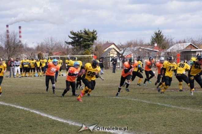 Pokazowy mecz Futbolu Amerykańskiego: Lowlanders Białystok - Lakers Olsztyn [1.04.2012] - zdjęcie #33 - eOstroleka.pl