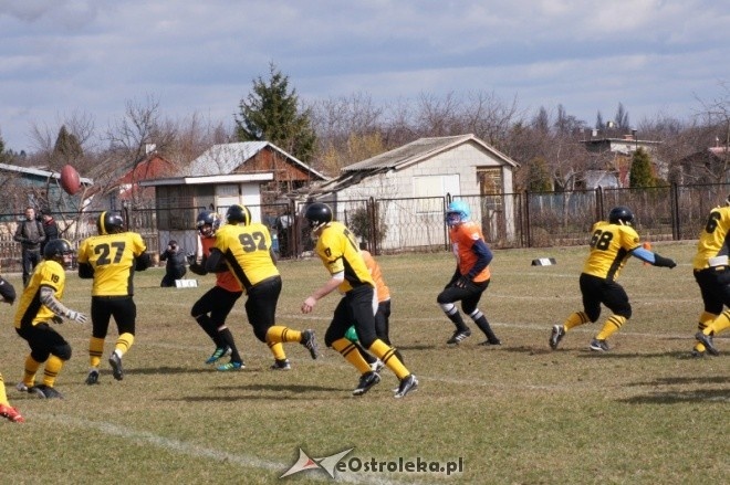 Pokazowy mecz Futbolu Amerykańskiego: Lowlanders Białystok - Lakers Olsztyn [1.04.2012] - zdjęcie #30 - eOstroleka.pl