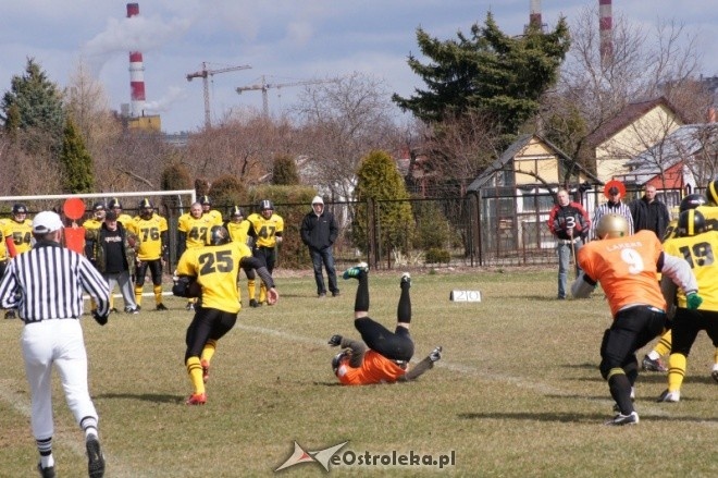 Pokazowy mecz Futbolu Amerykańskiego: Lowlanders Białystok - Lakers Olsztyn [1.04.2012] - zdjęcie #29 - eOstroleka.pl
