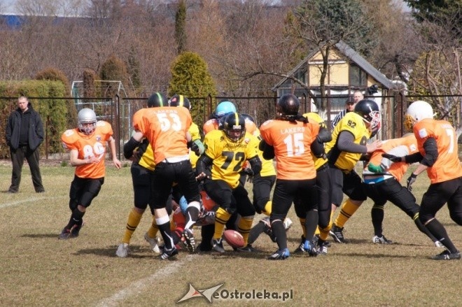 Pokazowy mecz Futbolu Amerykańskiego: Lowlanders Białystok - Lakers Olsztyn [1.04.2012] - zdjęcie #26 - eOstroleka.pl