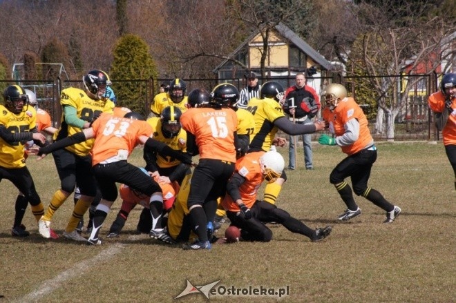 Pokazowy mecz Futbolu Amerykańskiego: Lowlanders Białystok - Lakers Olsztyn [1.04.2012] - zdjęcie #25 - eOstroleka.pl