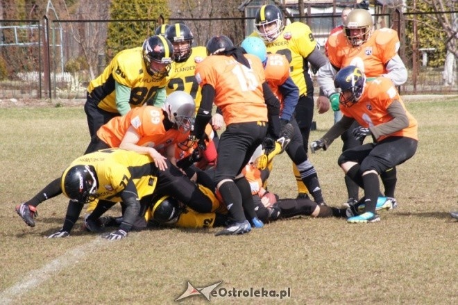 Pokazowy mecz Futbolu Amerykańskiego: Lowlanders Białystok - Lakers Olsztyn [1.04.2012] - zdjęcie #24 - eOstroleka.pl