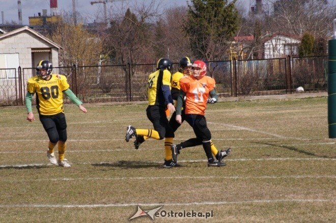 Pokazowy mecz Futbolu Amerykańskiego: Lowlanders Białystok - Lakers Olsztyn [1.04.2012] - zdjęcie #23 - eOstroleka.pl
