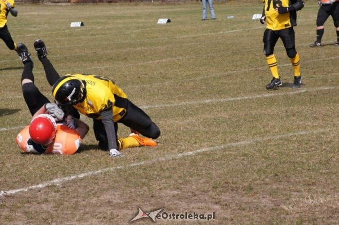 Pokazowy mecz Futbolu Amerykańskiego: Lowlanders Białystok - Lakers Olsztyn [1.04.2012] - zdjęcie #22 - eOstroleka.pl