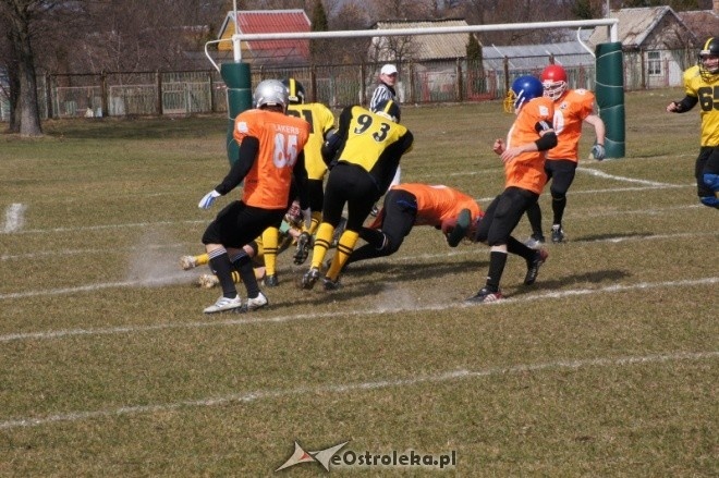 Pokazowy mecz Futbolu Amerykańskiego: Lowlanders Białystok - Lakers Olsztyn [1.04.2012] - zdjęcie #18 - eOstroleka.pl