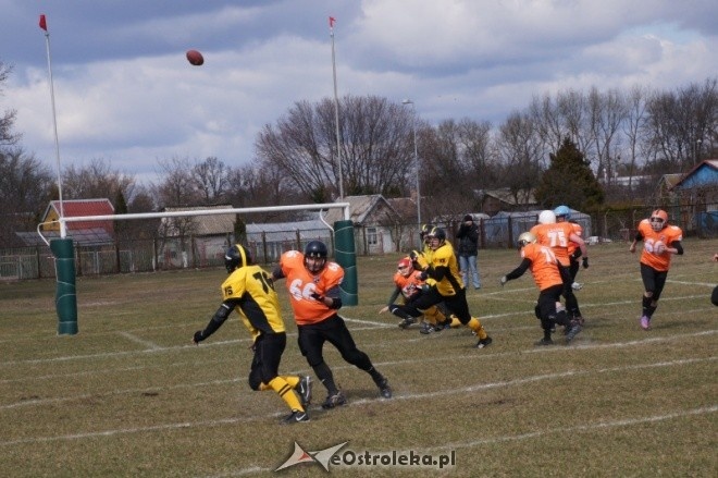 Pokazowy mecz Futbolu Amerykańskiego: Lowlanders Białystok - Lakers Olsztyn [1.04.2012] - zdjęcie #16 - eOstroleka.pl