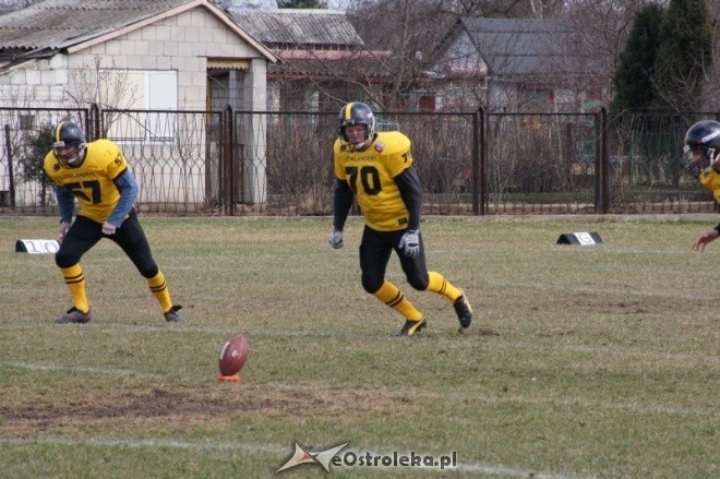 Pokazowy mecz Futbolu Amerykańskiego: Lowlanders Białystok - Lakers Olsztyn [1.04.2012] - zdjęcie #13 - eOstroleka.pl