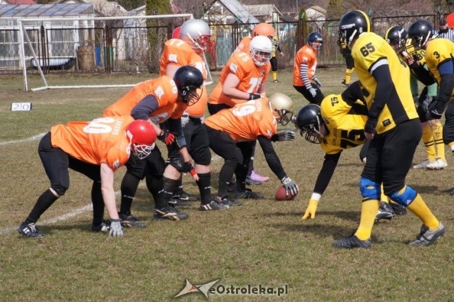 Pokazowy mecz Futbolu Amerykańskiego: Lowlanders Białystok - Lakers Olsztyn [1.04.2012] - zdjęcie #10 - eOstroleka.pl